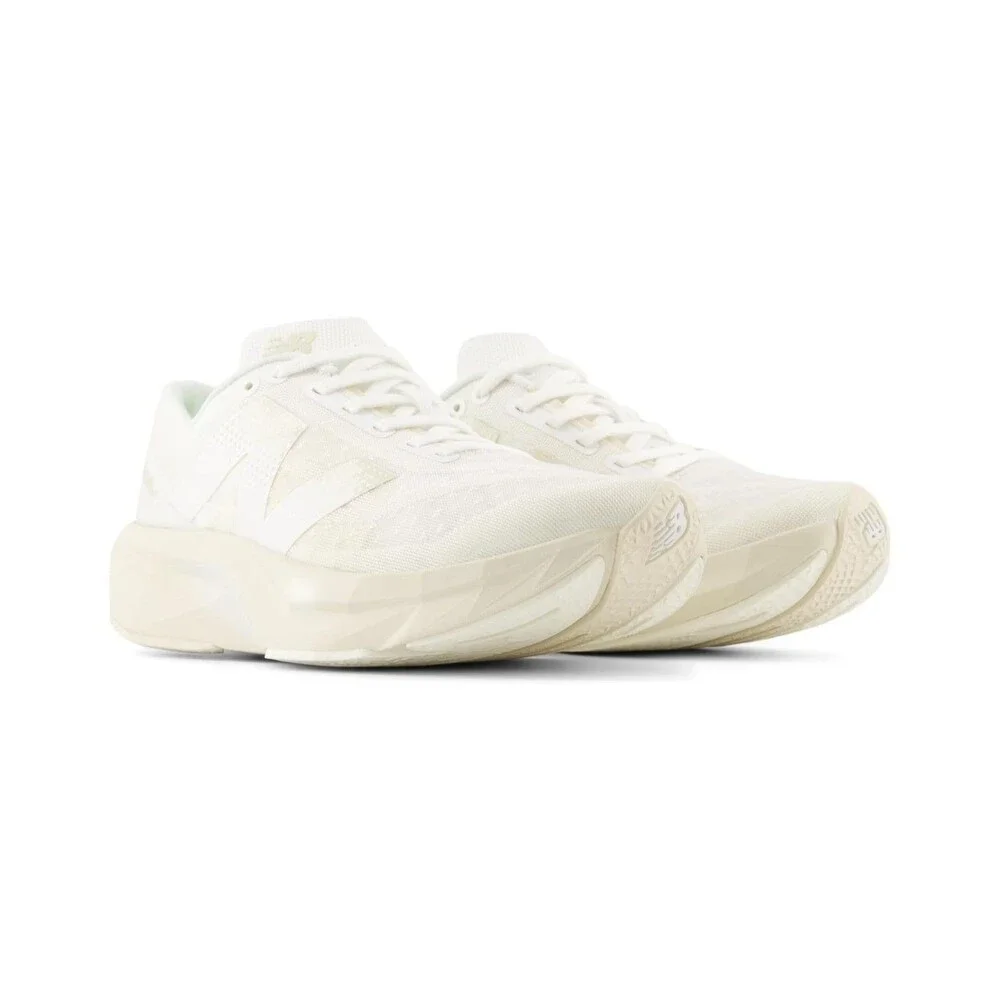 New Balance FuelCell Rebel V4 Women’s Running Athletic‎ Shoes White NIB 9 WIDE